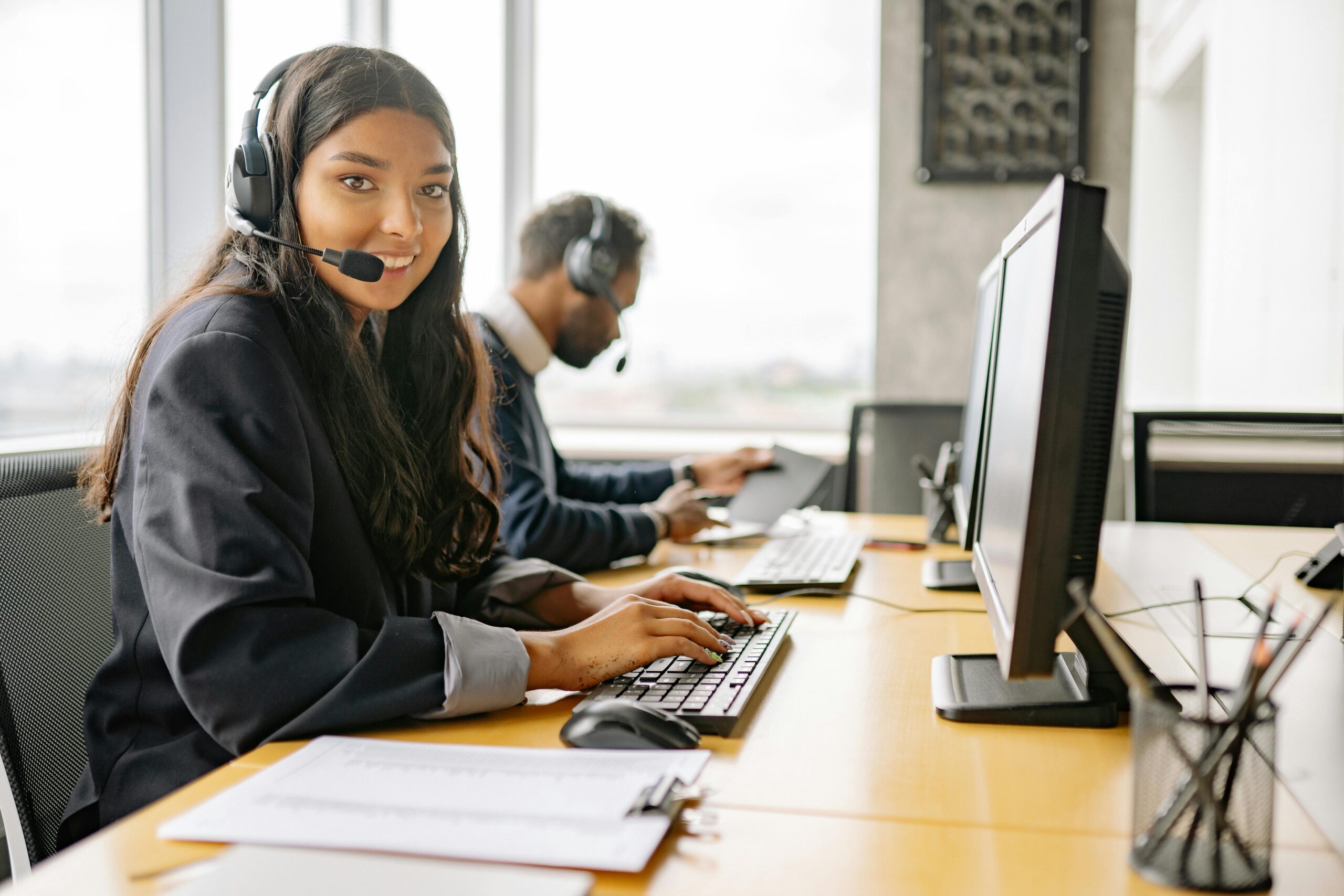 perbedaan-customer-care-dan-customer-service